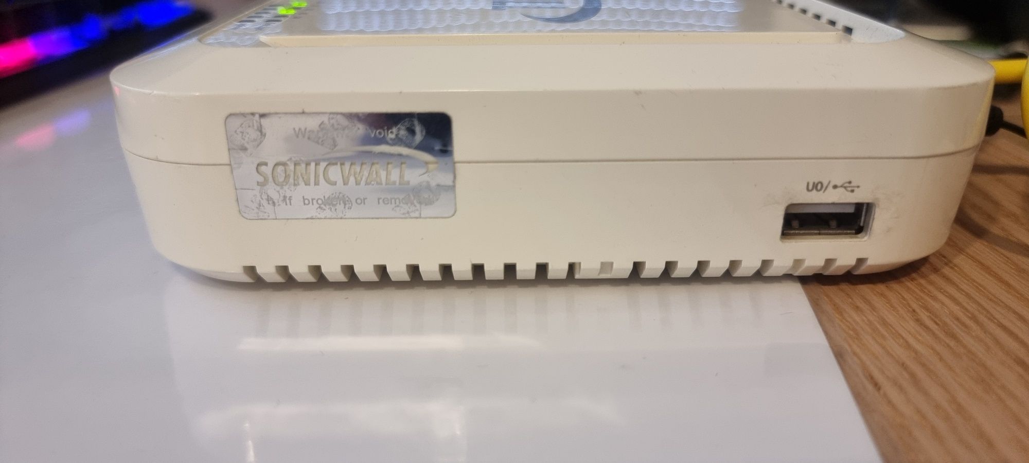 SonicWall TZ200 router / firewall / vpn