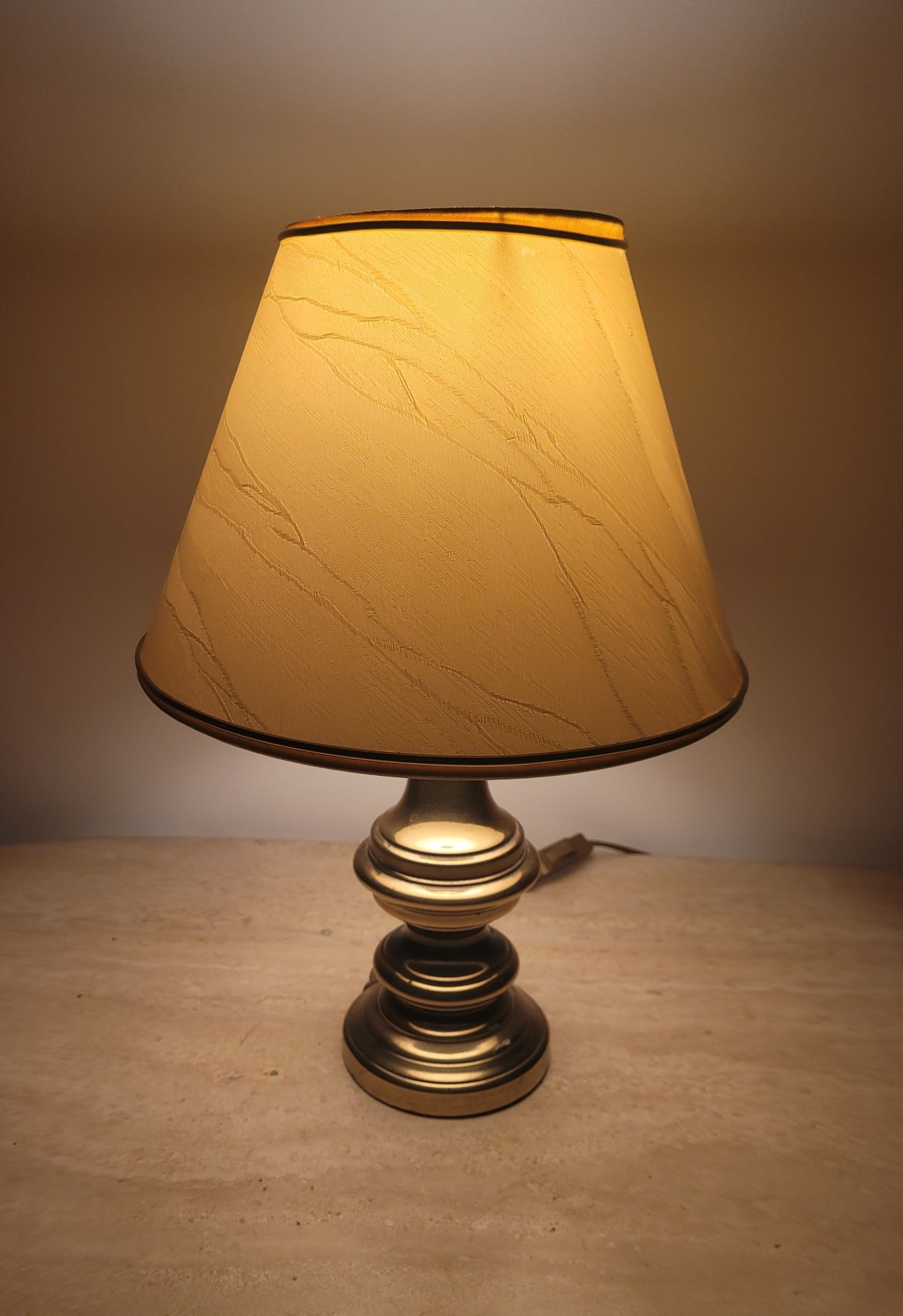 Ładna mosiężna lampka nocna retro
