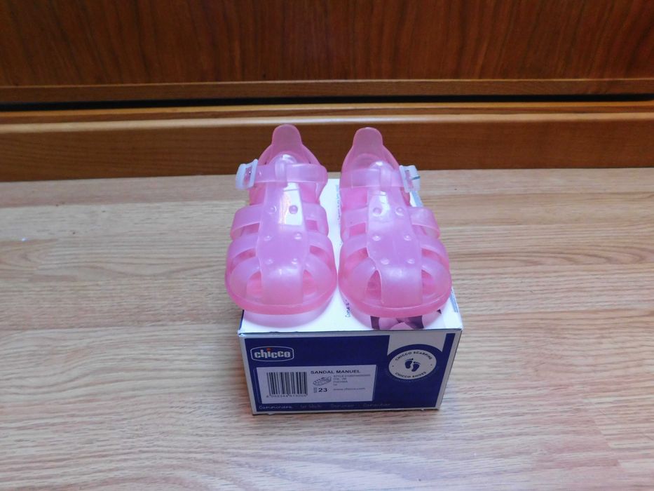 Sandália Manuel Chicco - Tamanho 23 e Disney Baby - T. 24