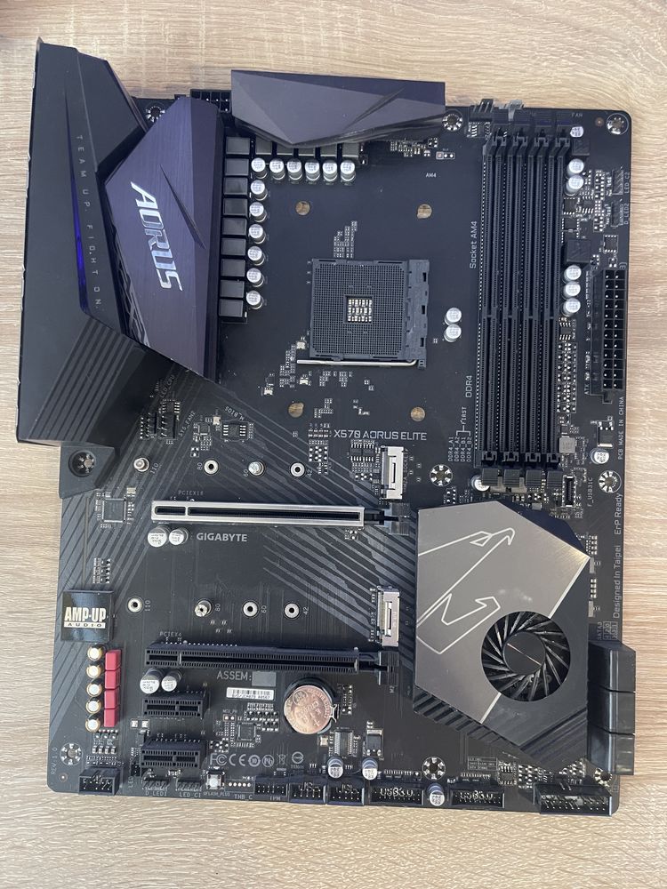 Материнська плата Gigabyte X570 Aorus Elite з нюансом