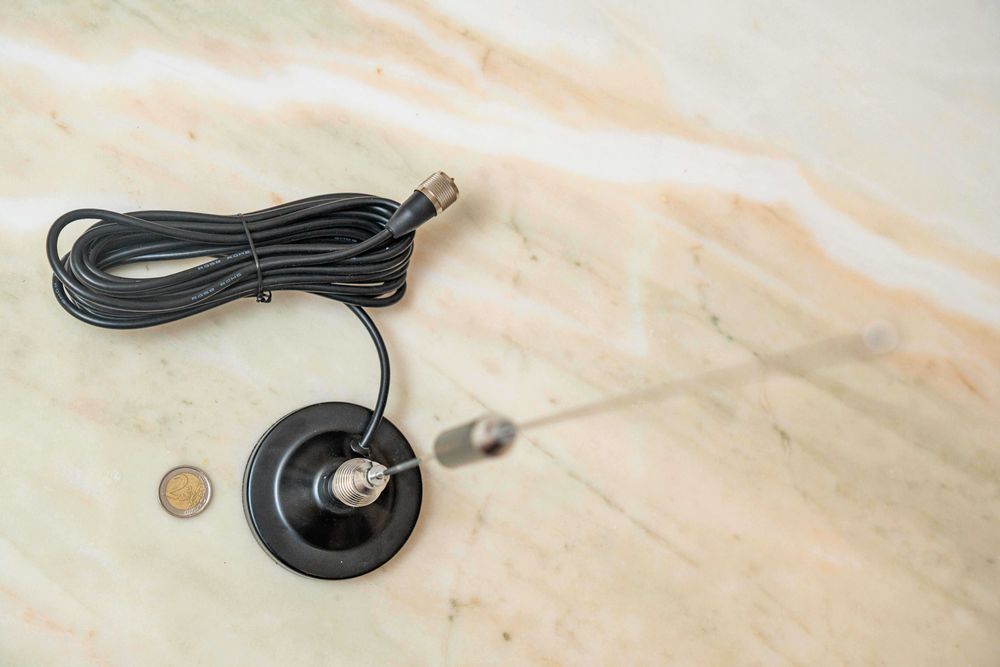 Antena de Radio CB 27 Mhz magnética, nova e robusta.