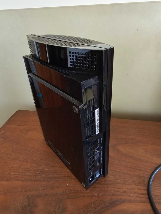 Playstation 3 estragada + 2 comandos - Broken Playstation 3 + 2 contr.
