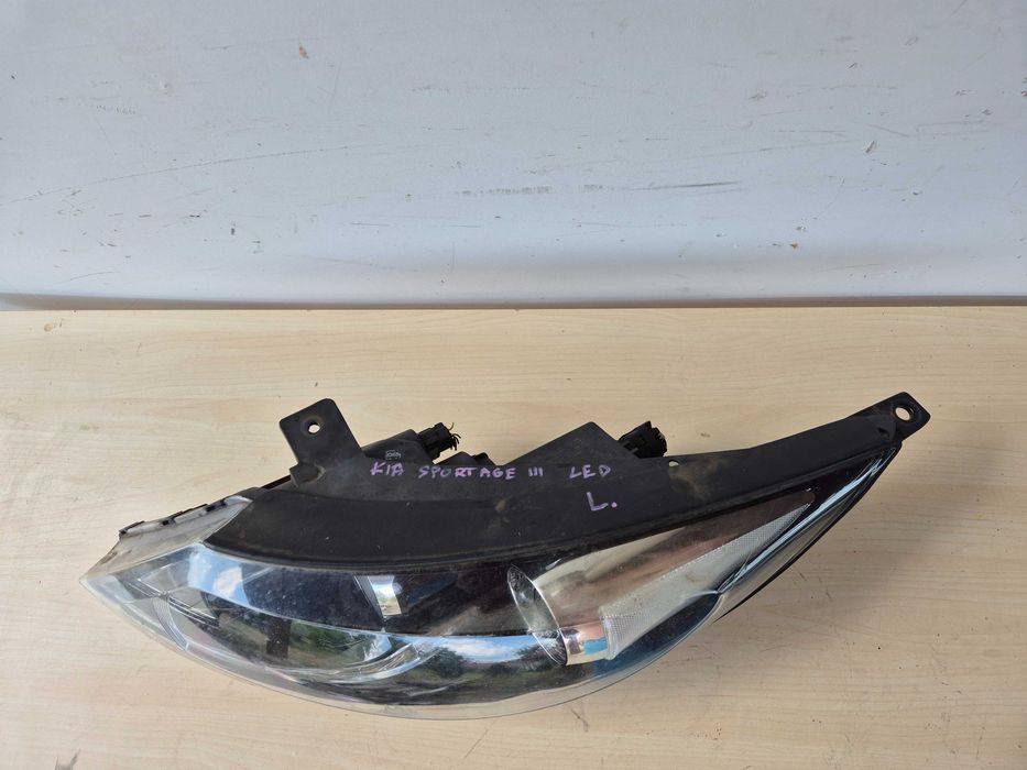 Kia Sportage III lift lampa przednia lewa przód led.