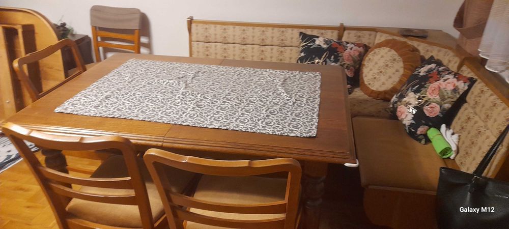 Stół drewniany rozkładany do sprzedania