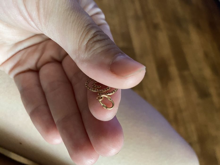 Золотий кулон