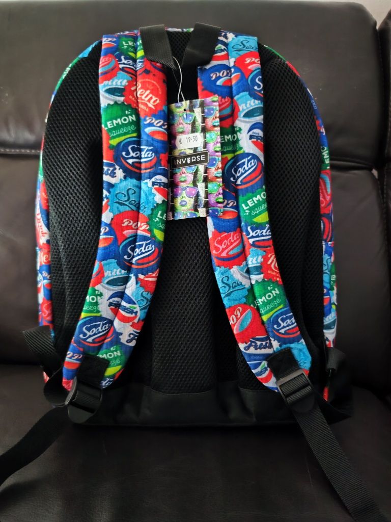 Mochila multicolorida da Ambar da coleção Inverse, NOVA