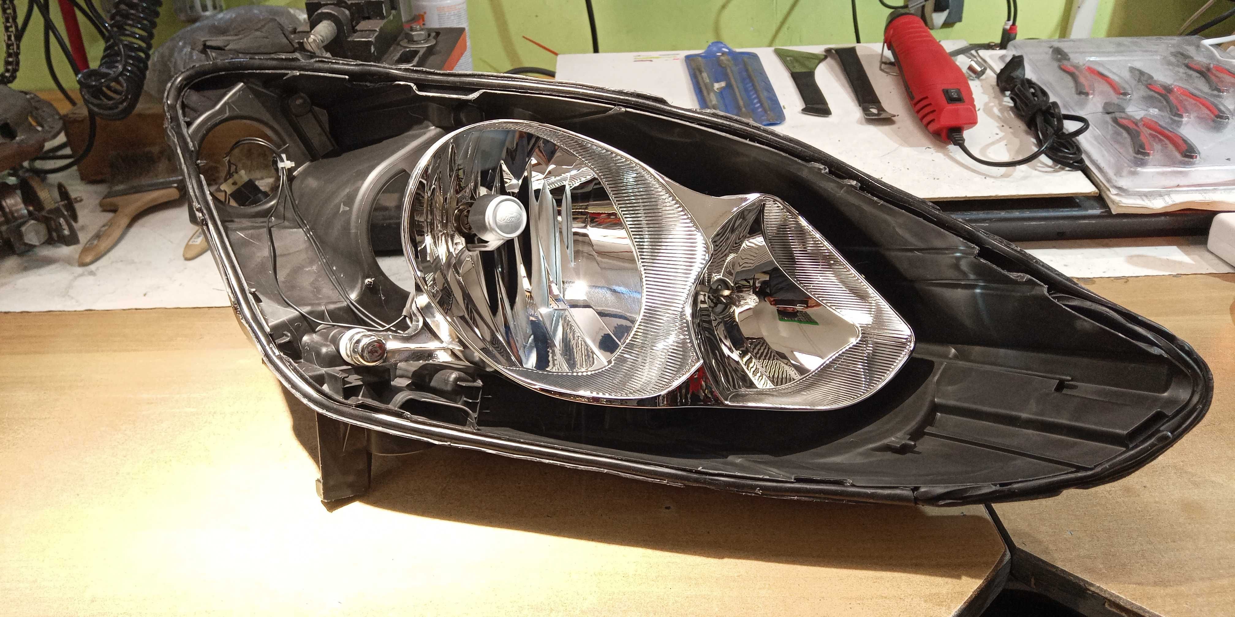 Фара права Ford C-Max