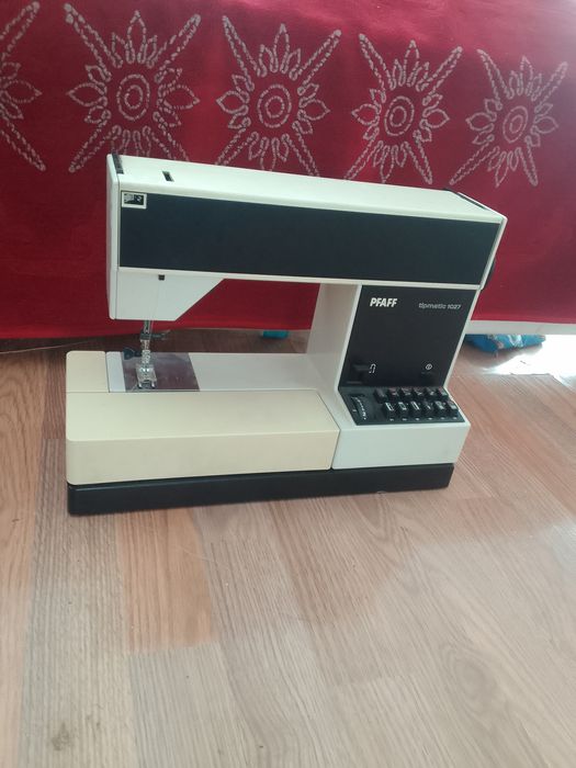 Швейна машинка PFAFF