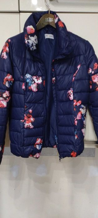 Kurtka puchowa granatowa.