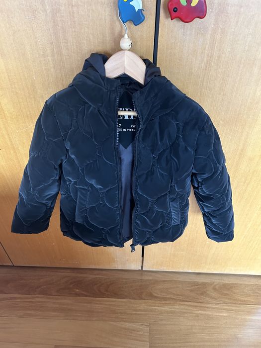 Blusão acolchoado preto acetinado