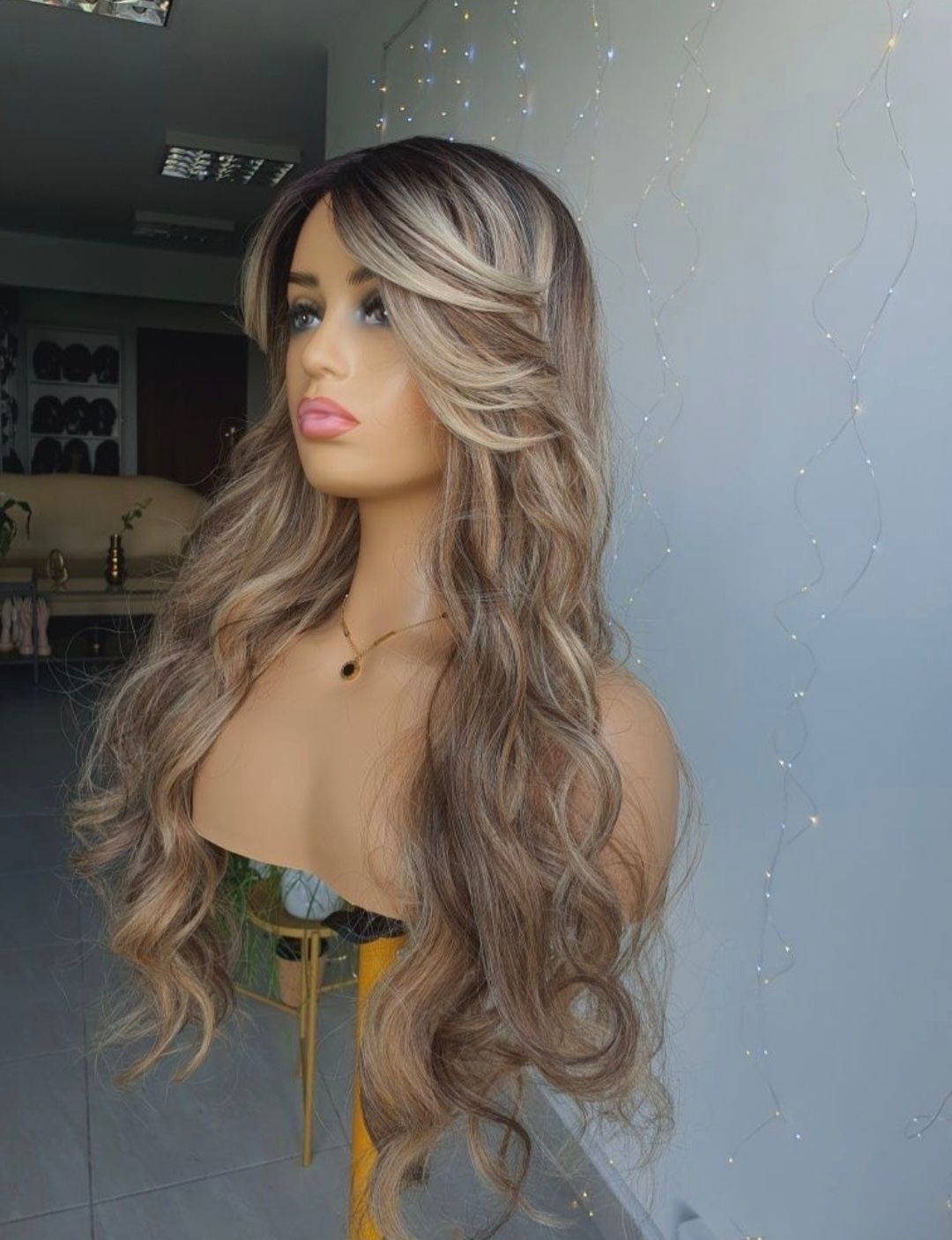 Długa perukanaturalna fryzura Jennyfer blond 3D baleyage fale 70 cm