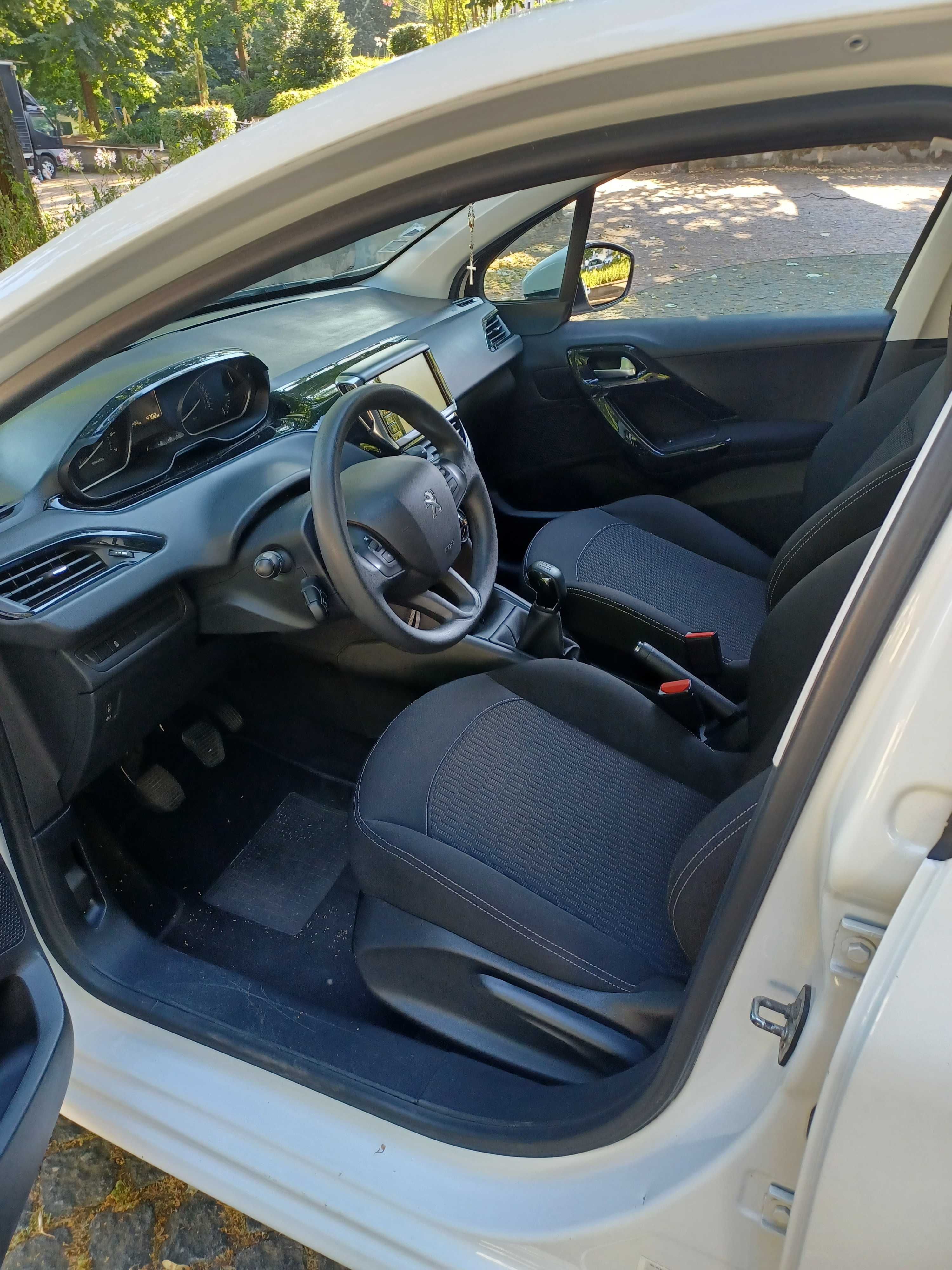 Vendo peugeot 208 active.