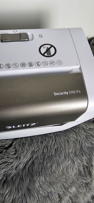 Niszczarka do dokumentów leitz IQ home p4