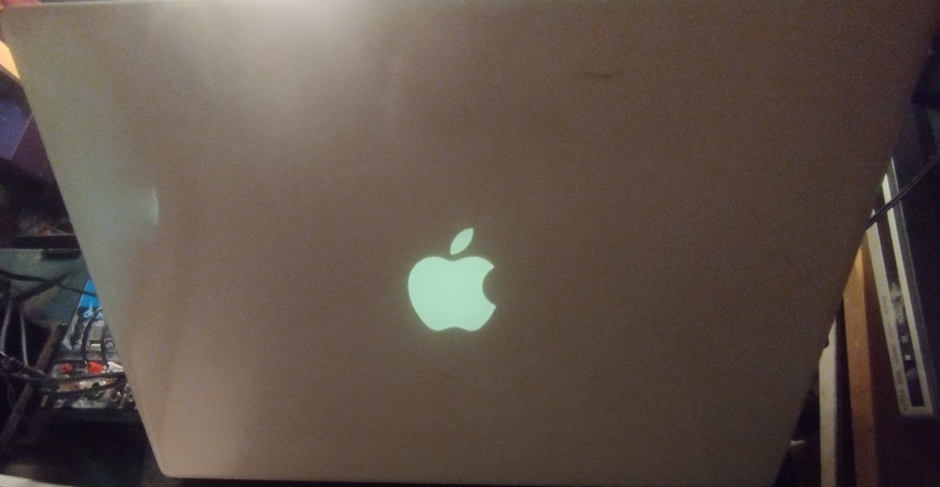 MacBook.     А1181