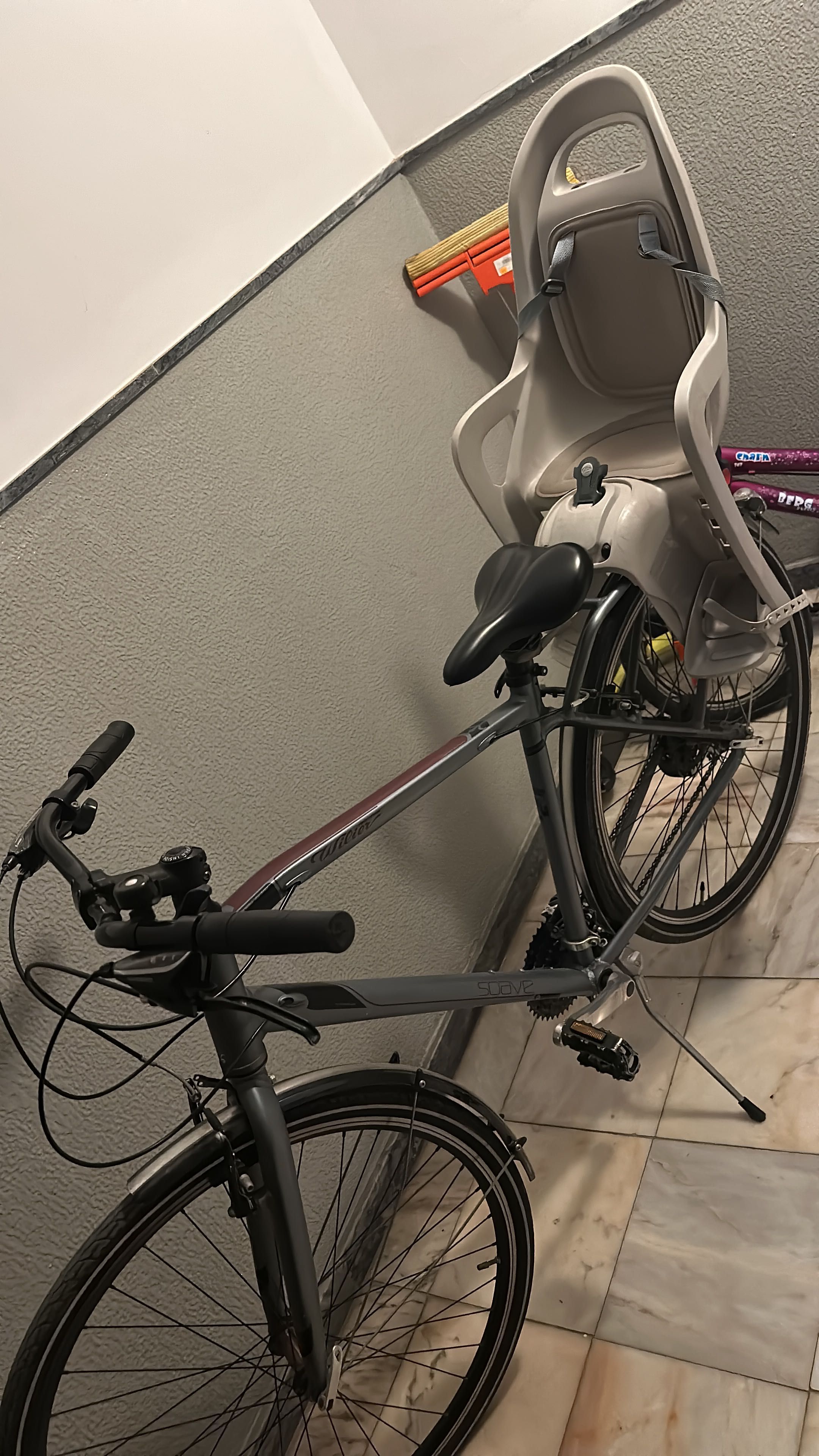 Vendo bicicleta holandesa com cadeirinha ou sem opção da cadeirinha