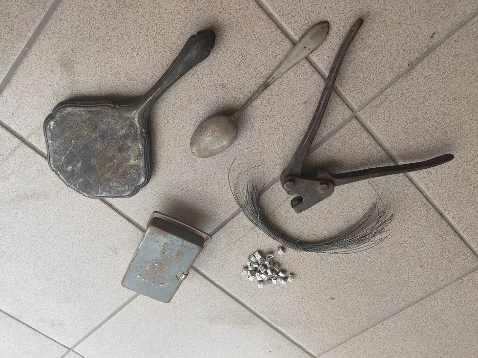 Pamiątki PRL plombowinica latarka lusterko