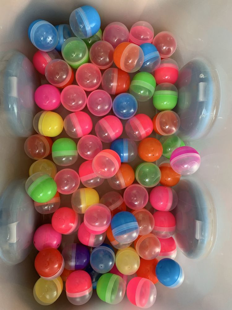 Plastikowe otwierane kulki do zabawy