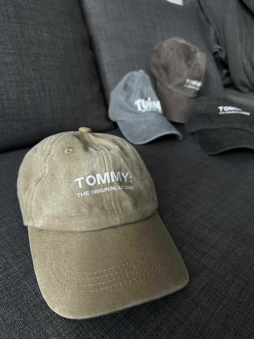 Nowe czapki z daszkiem Tommy