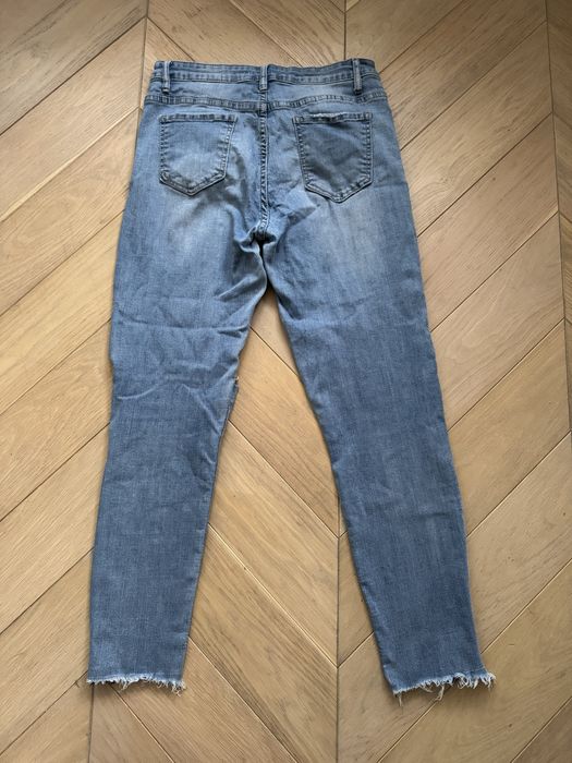 Джинси вузькі з потертостями