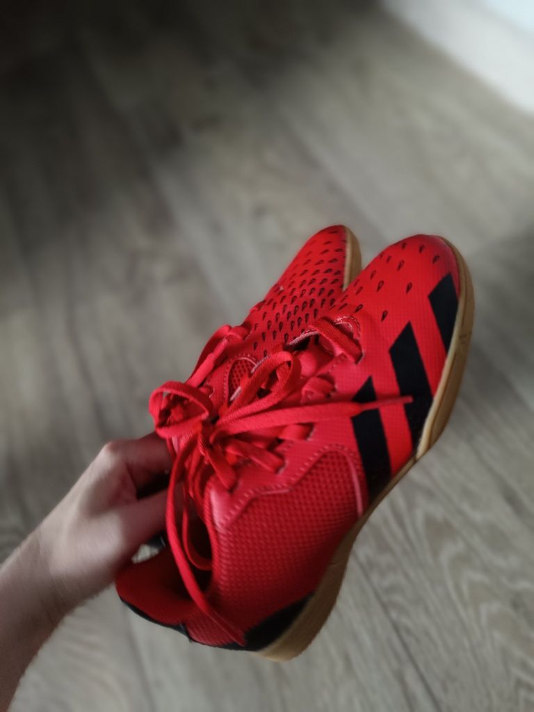 Продам оригінальні  дитячі кеди adidas