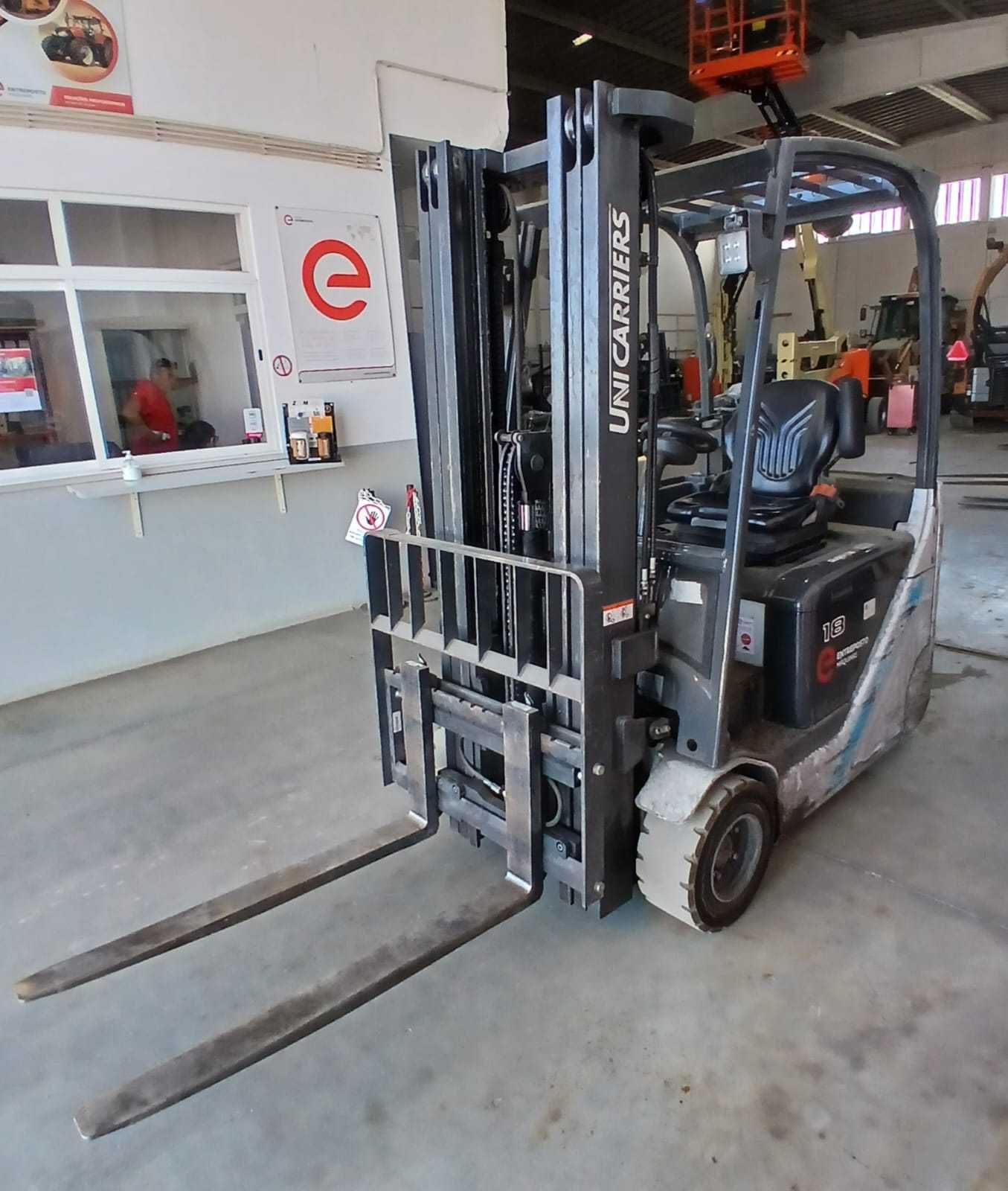 2019 Unicarriers Nissan Tx3-18 empilhador elétrico Triplex 4.8m