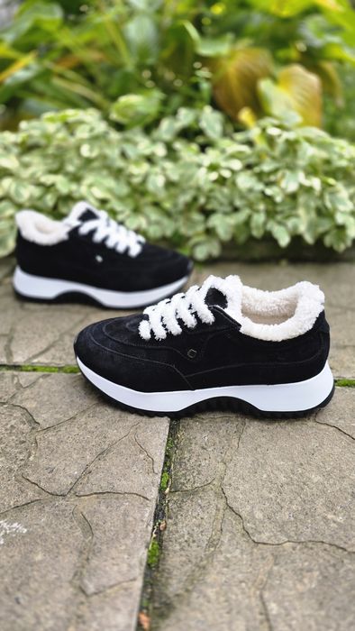 Жіночі зимові кросівки