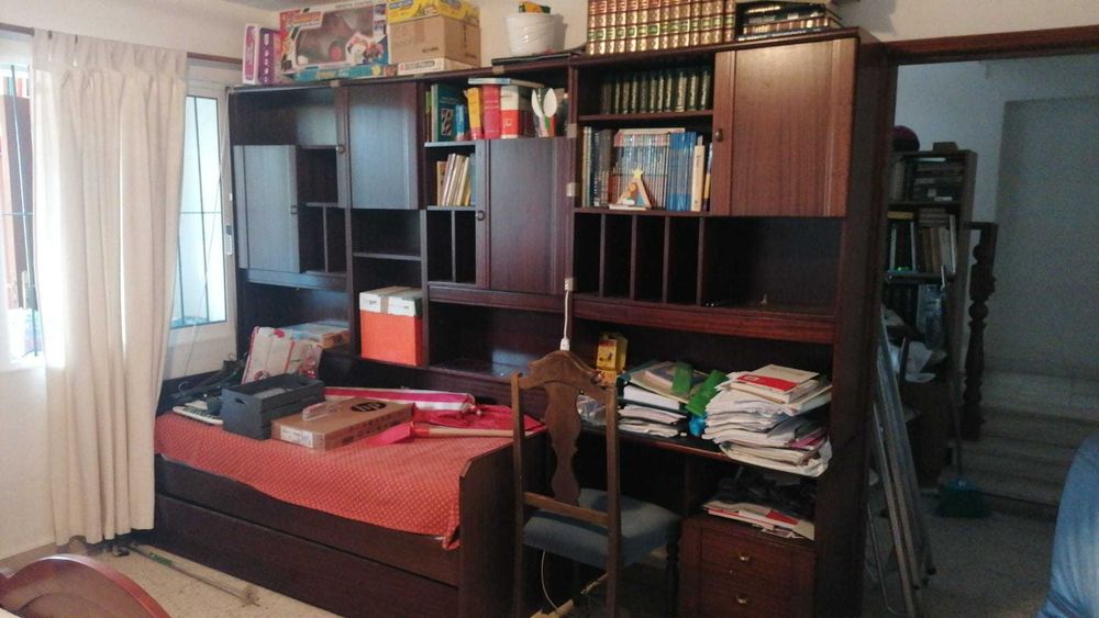 Conjunto de Quarto Completo com cama/gavetão e Estante em Madeira