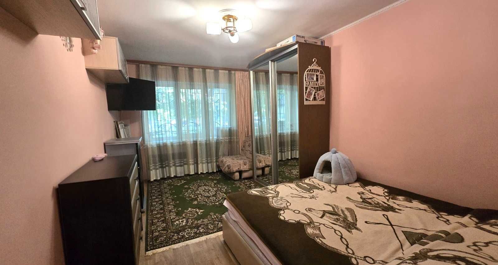 Продам 2 комнатную на Черемушках. Генерала Петрова