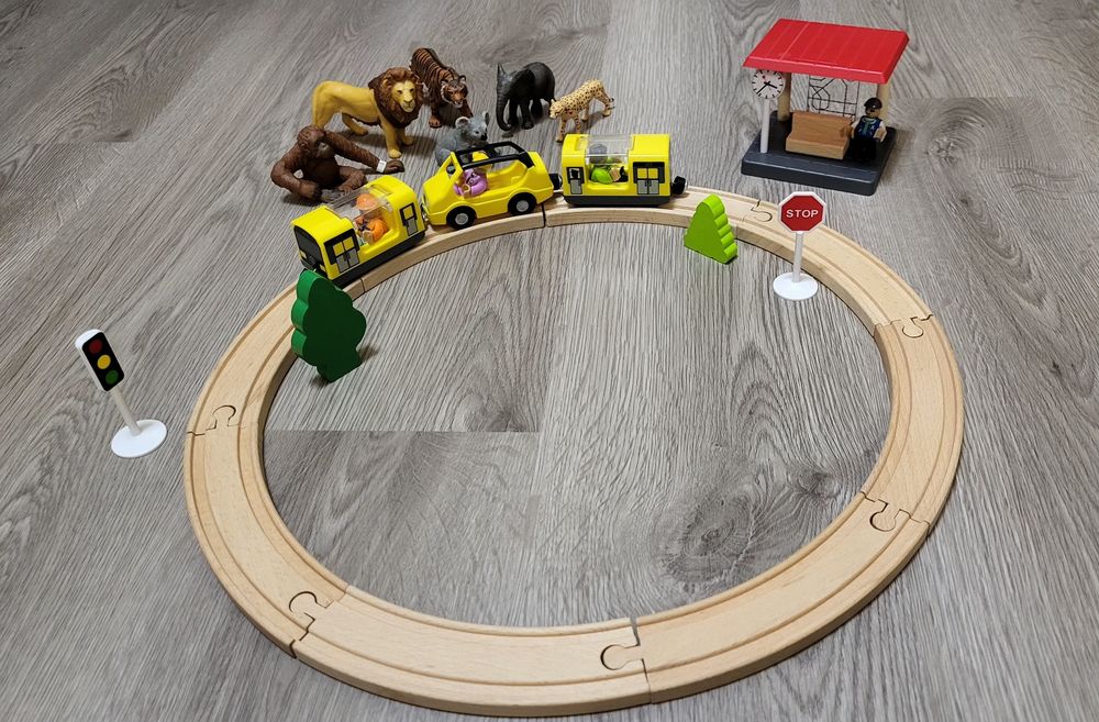 Дерев'яна дорога Play tive / залізничний вокзал / тварини / фігурки /