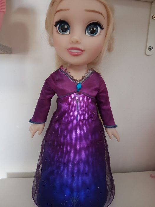 Brinquedo interativo:  Elsa Musical Frozen 2