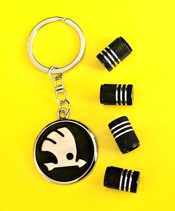 ** NOWY Breloczek ŠKODA + Nakrętki na wentyle czarne komplet tuning