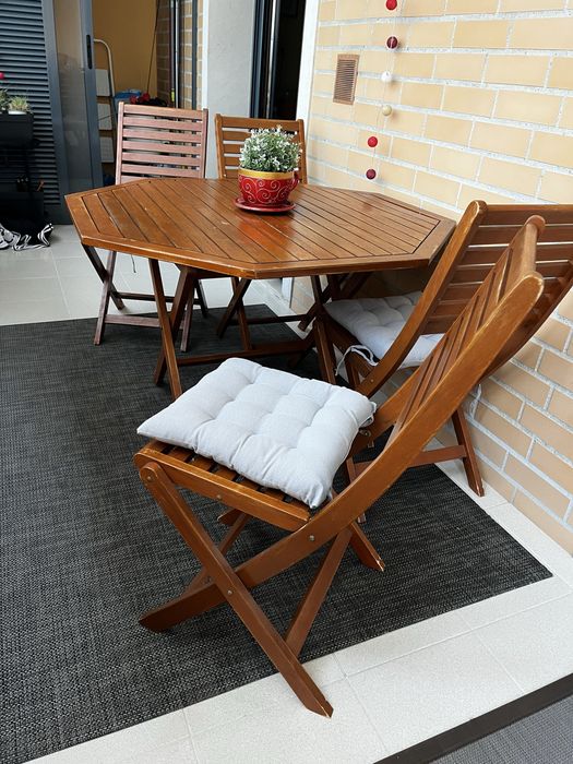 mesa de jardim e 4 cadeiras