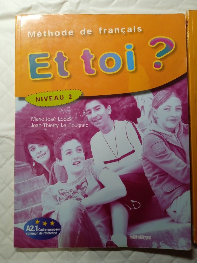 Книга и тетрадь по французскому