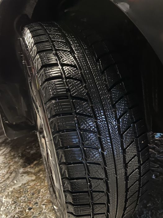 Зимові шини Triangle (нові) 215/60 r17