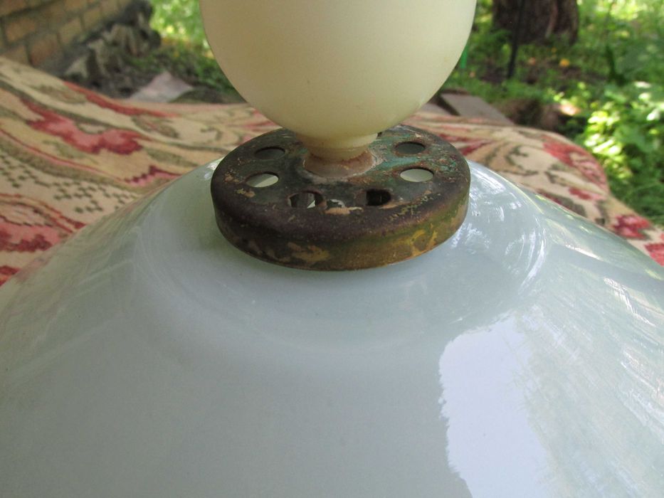 Светильник потолочный.