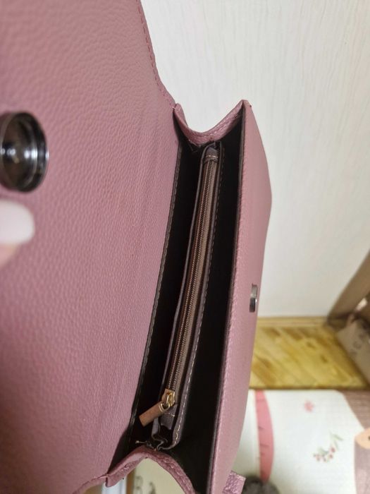 Продам сумку, в ідеальному стані, з хустинкою на ручці 300грн