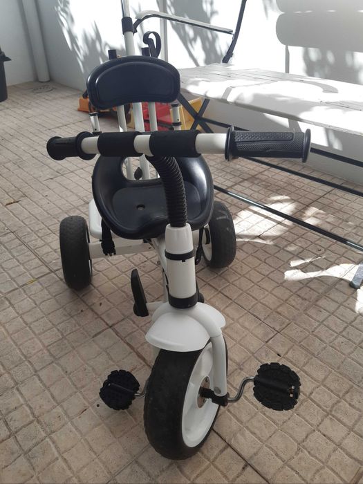 Triciclo fácil de conduzir