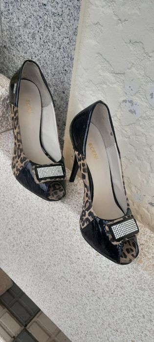 Sapatos senhora  lindosde couro verniz