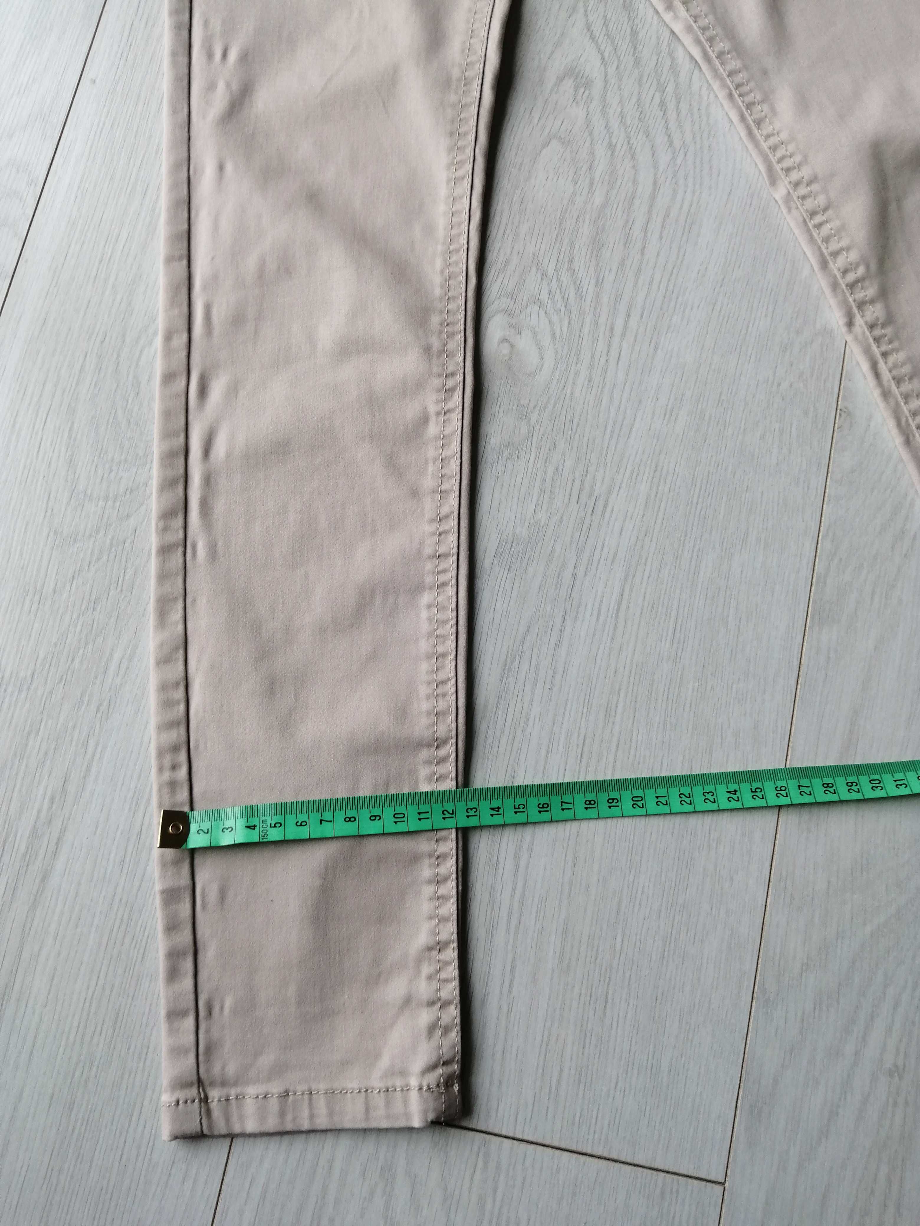 Spodnie chłopięce Reserved beżowe 152cm