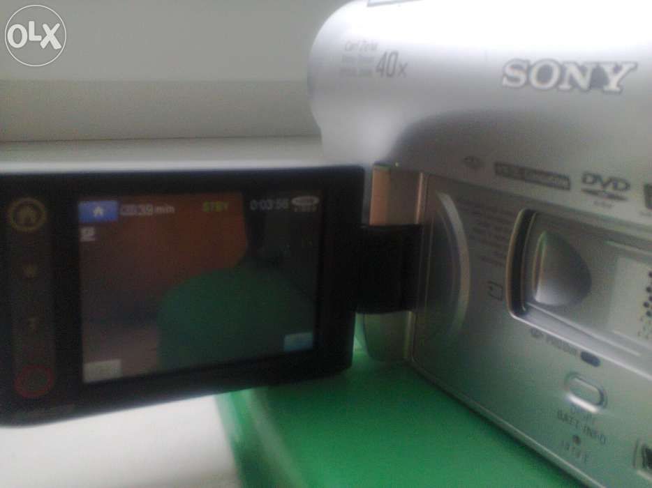 Продам видео камеру Sony DСR-DVD106Е