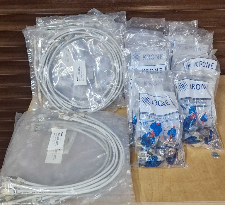 Gniazda RJ45 i patchkordy