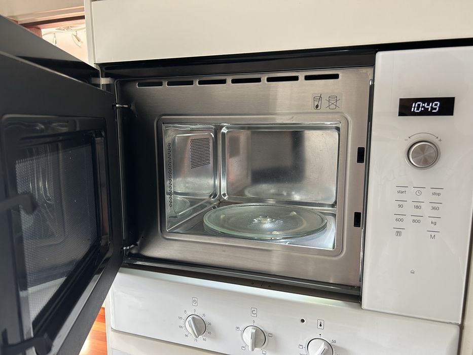 Microondas de encastre Bosch (serie 6) como novo