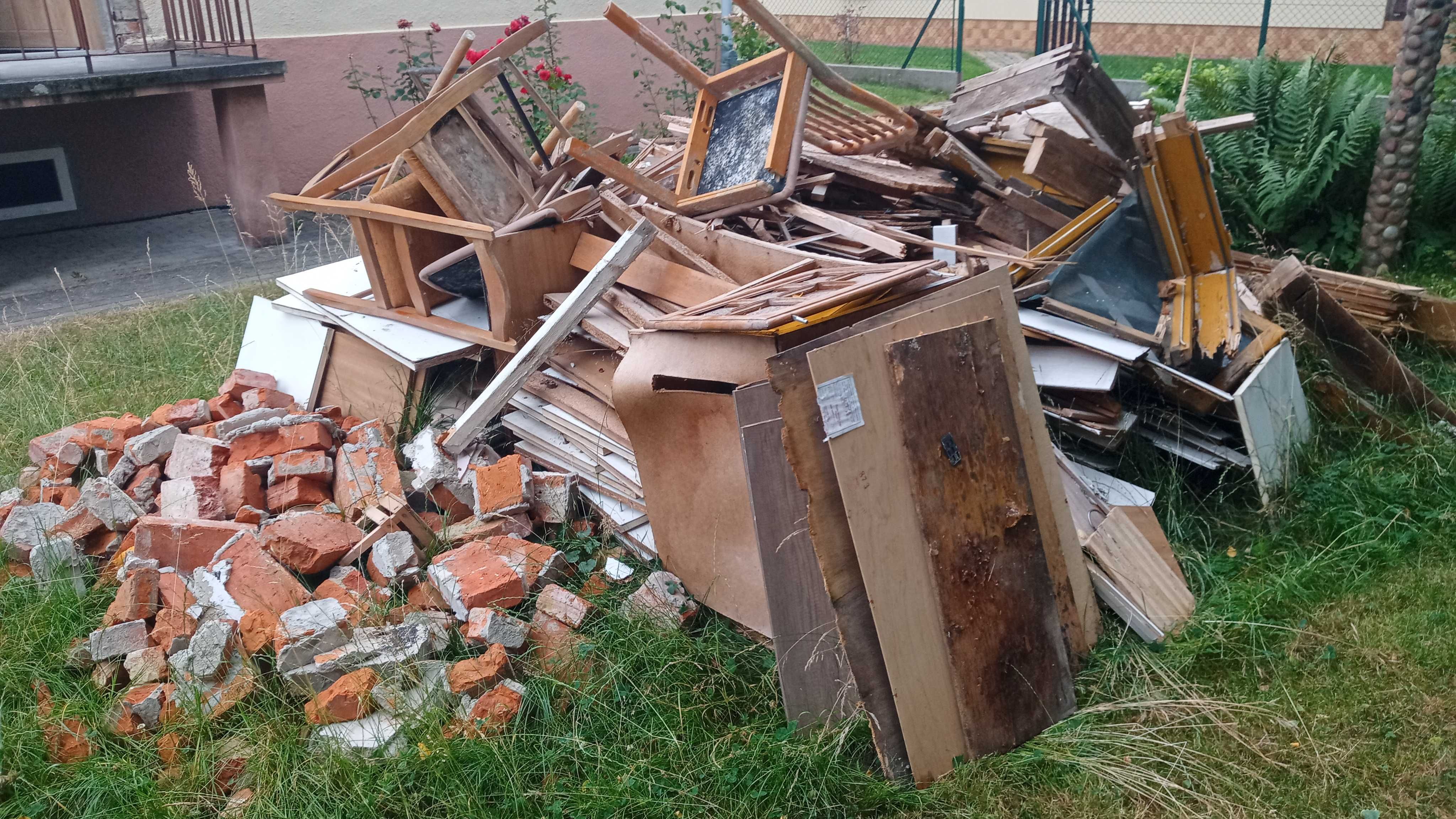 Parkiety, listwy ,szafki - za darmo