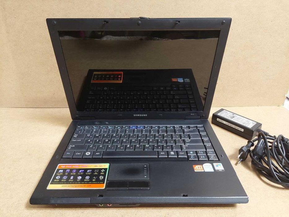 Ноутбук Samsung NP-R25E (на запчасти / нерабочий)