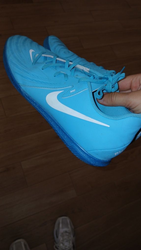 as botas estão em boas condições