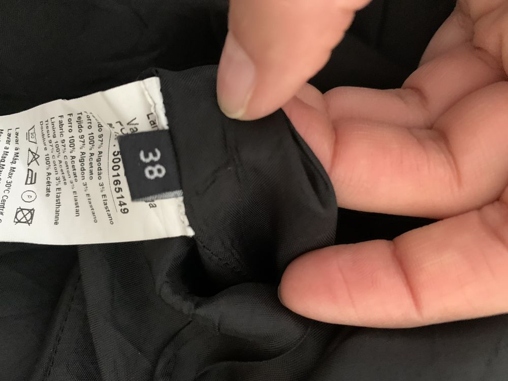 Saia Preta. Marca Gerard Darel