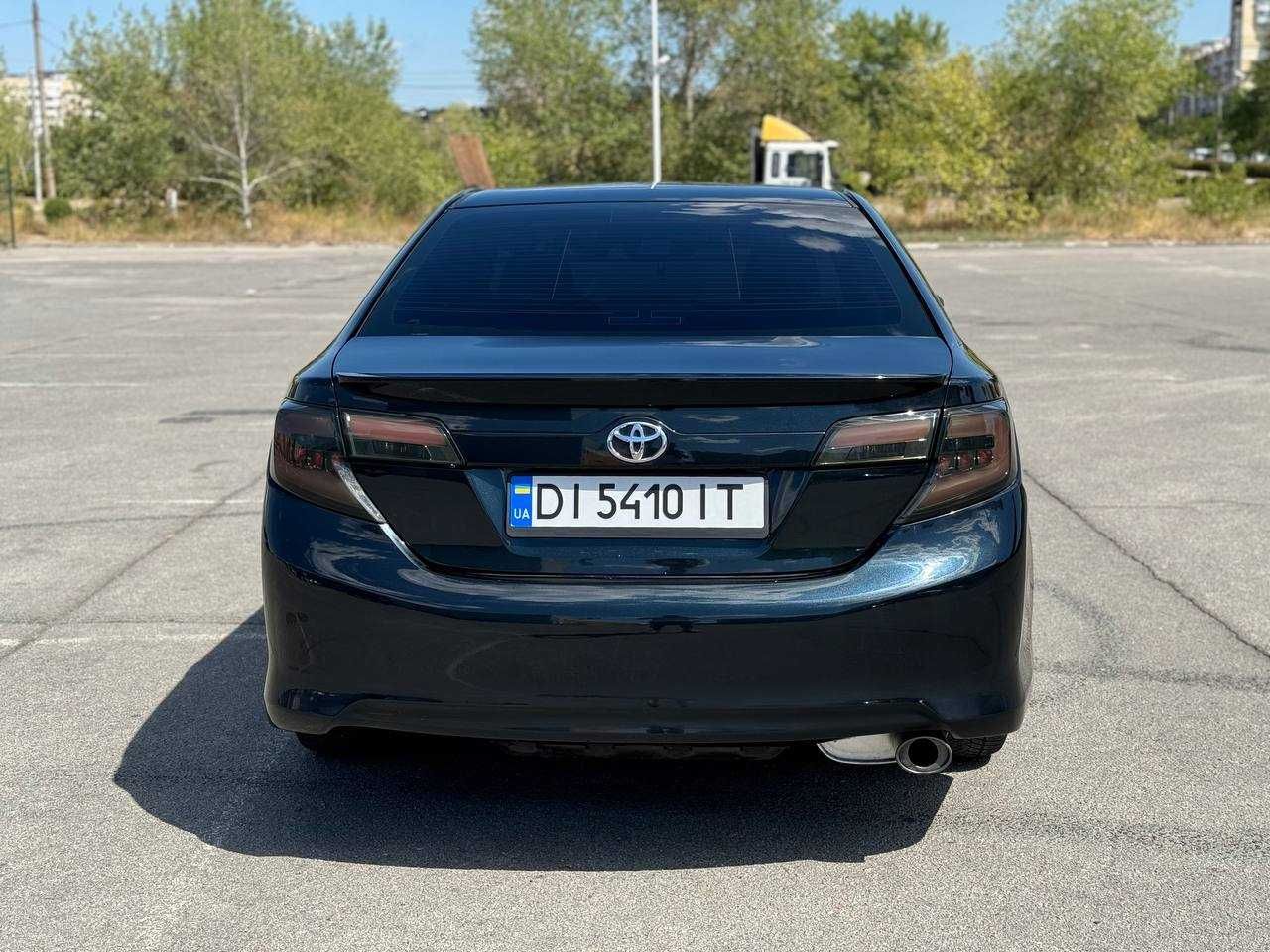 Toyota Camry 2.5 бензин 2013 года