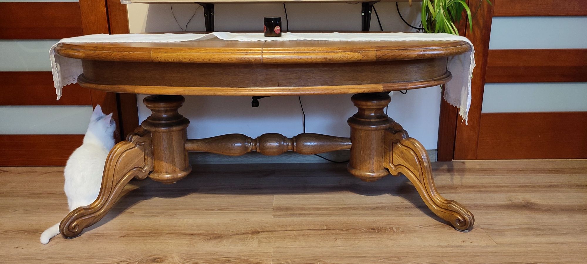 Drewniany stół, odnowiony, stan idealny