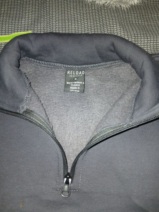 Продам теплу флісову кофтину.