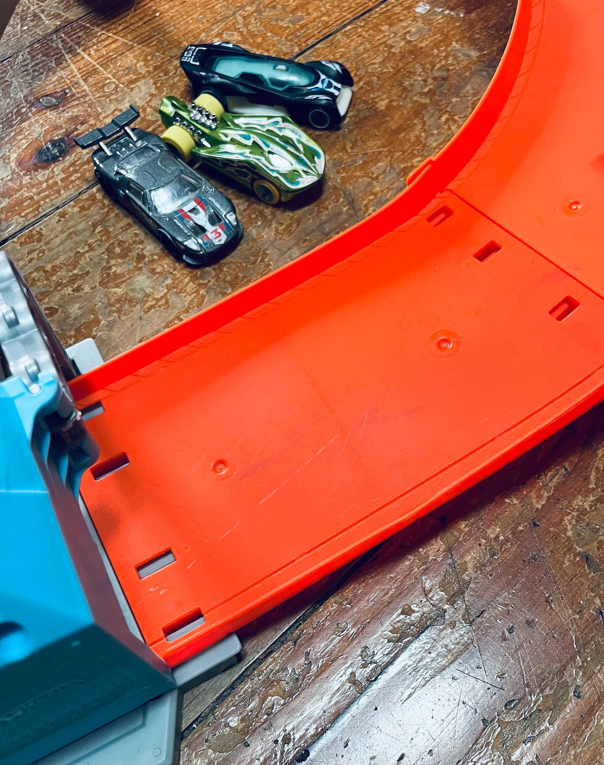 Pista HOT WHEELS + 3 carros